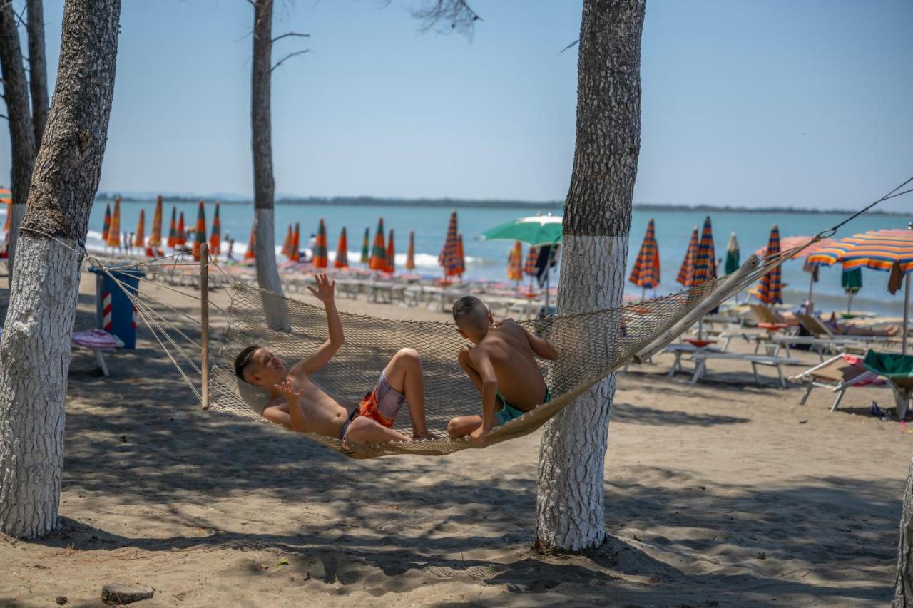 Frojd Kune Resort & Beach Hotel Shëngjin Екстериор снимка