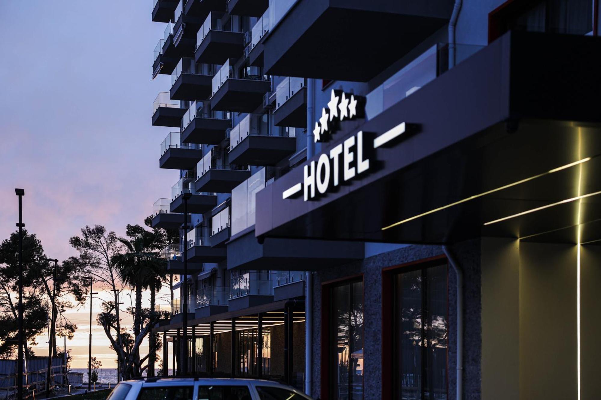 Frojd Kune Resort & Beach Hotel Shëngjin Екстериор снимка