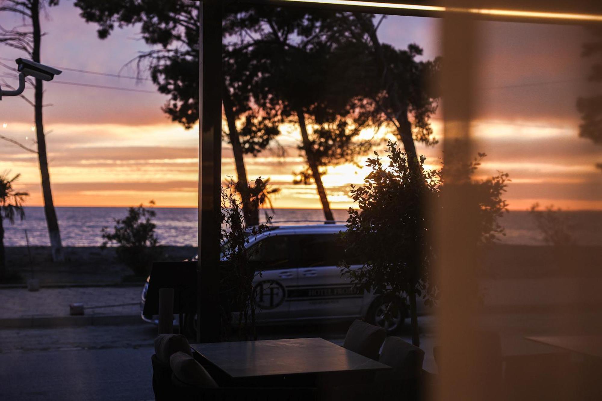 Frojd Kune Resort & Beach Hotel Shëngjin Екстериор снимка