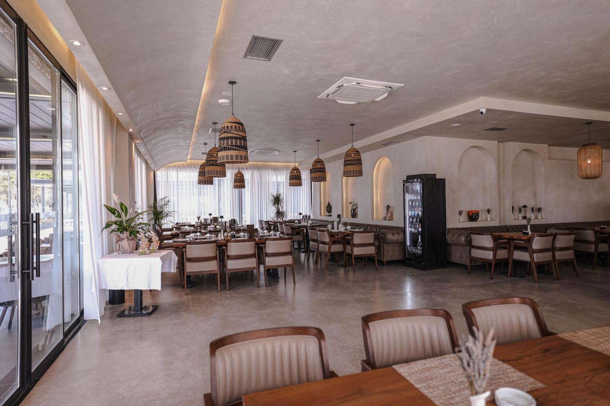 Frojd Kune Resort & Beach Hotel Shëngjin Екстериор снимка