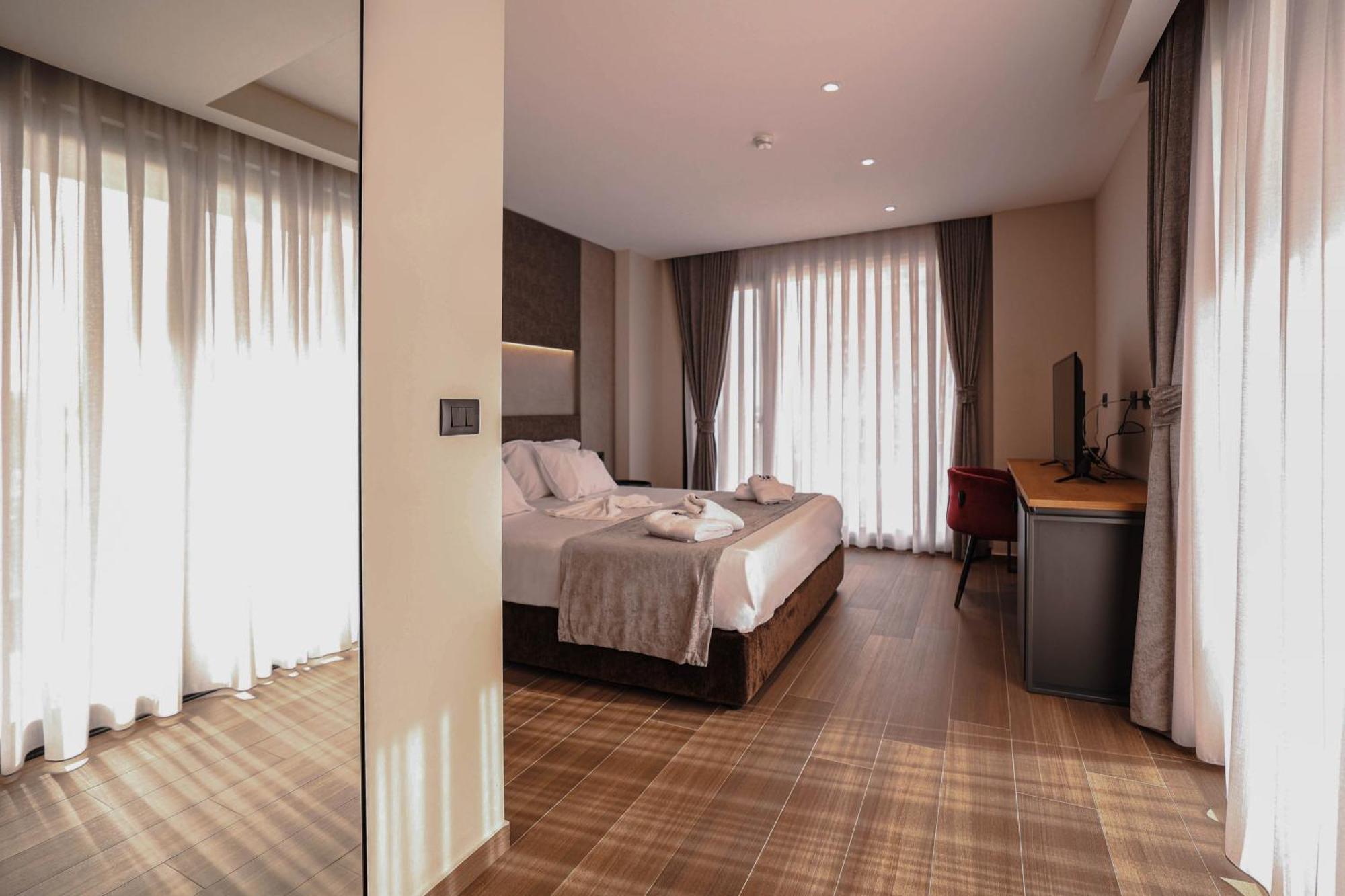 Frojd Kune Resort & Beach Hotel Shëngjin Екстериор снимка